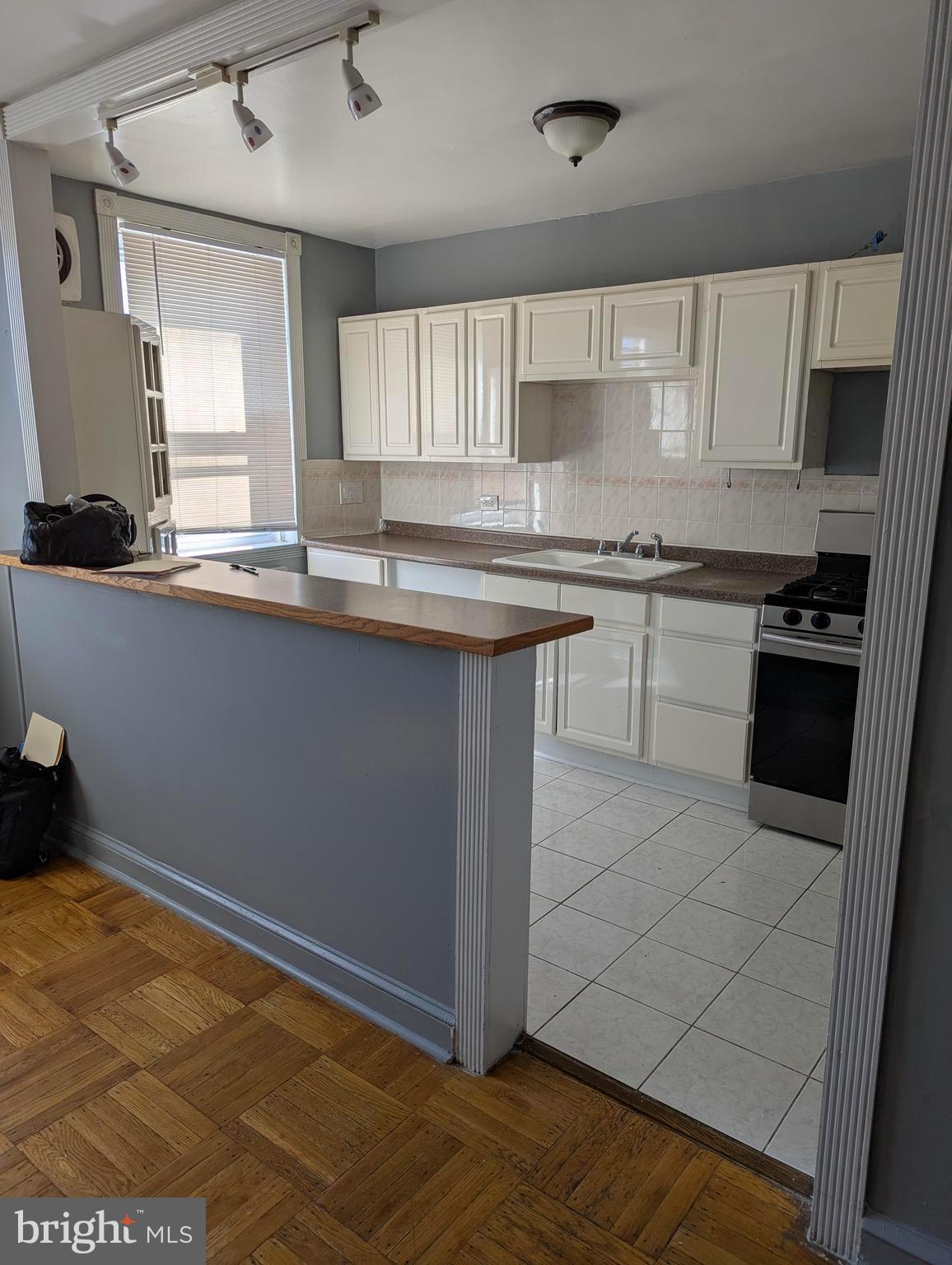 CASTOR GARDENS - Residential Lease