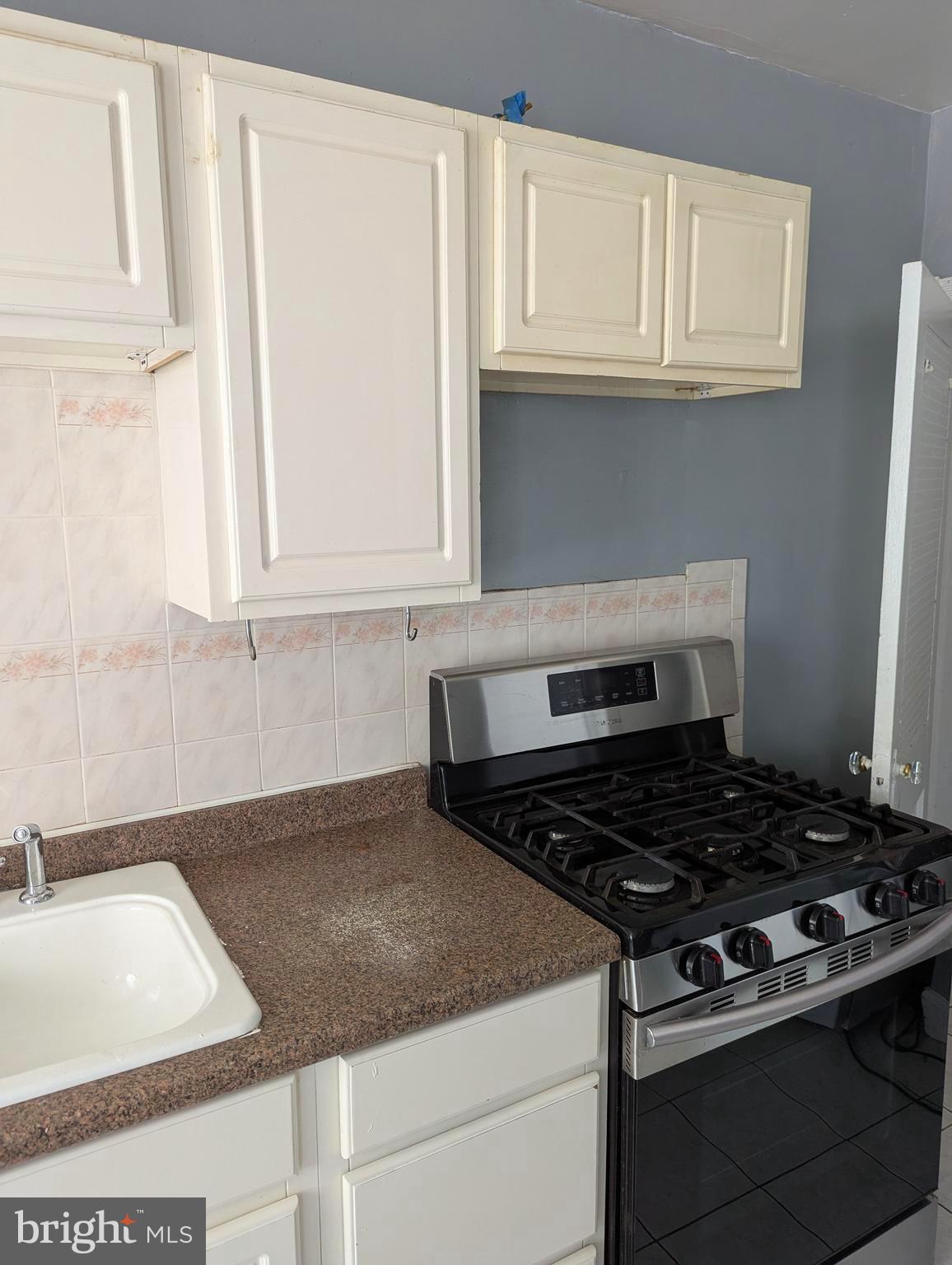 CASTOR GARDENS - Residential Lease