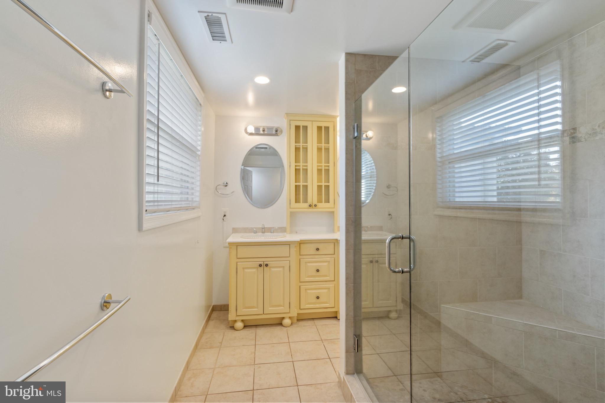 WAYNEWOOD - Residential