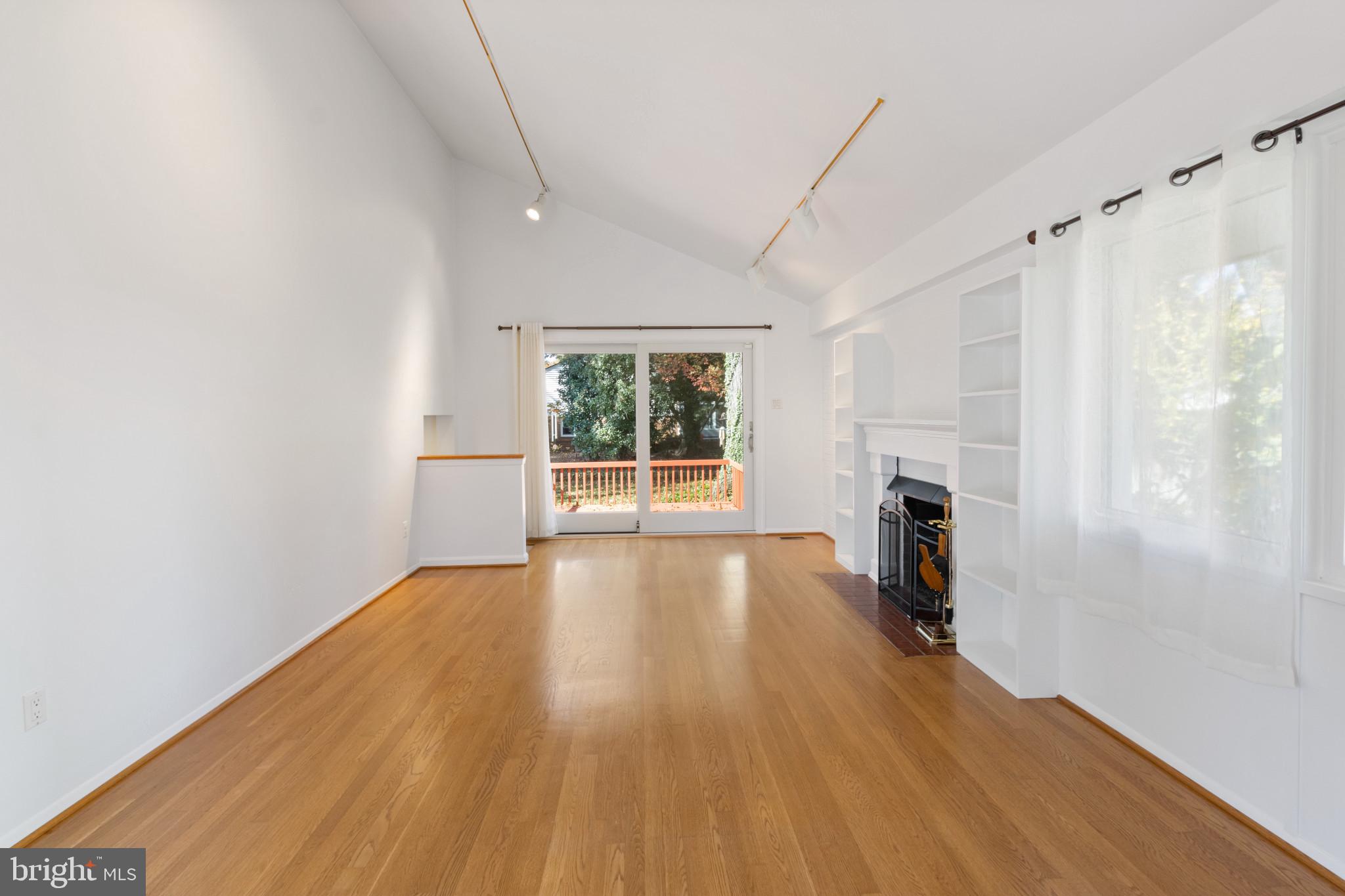 WAYNEWOOD - Residential