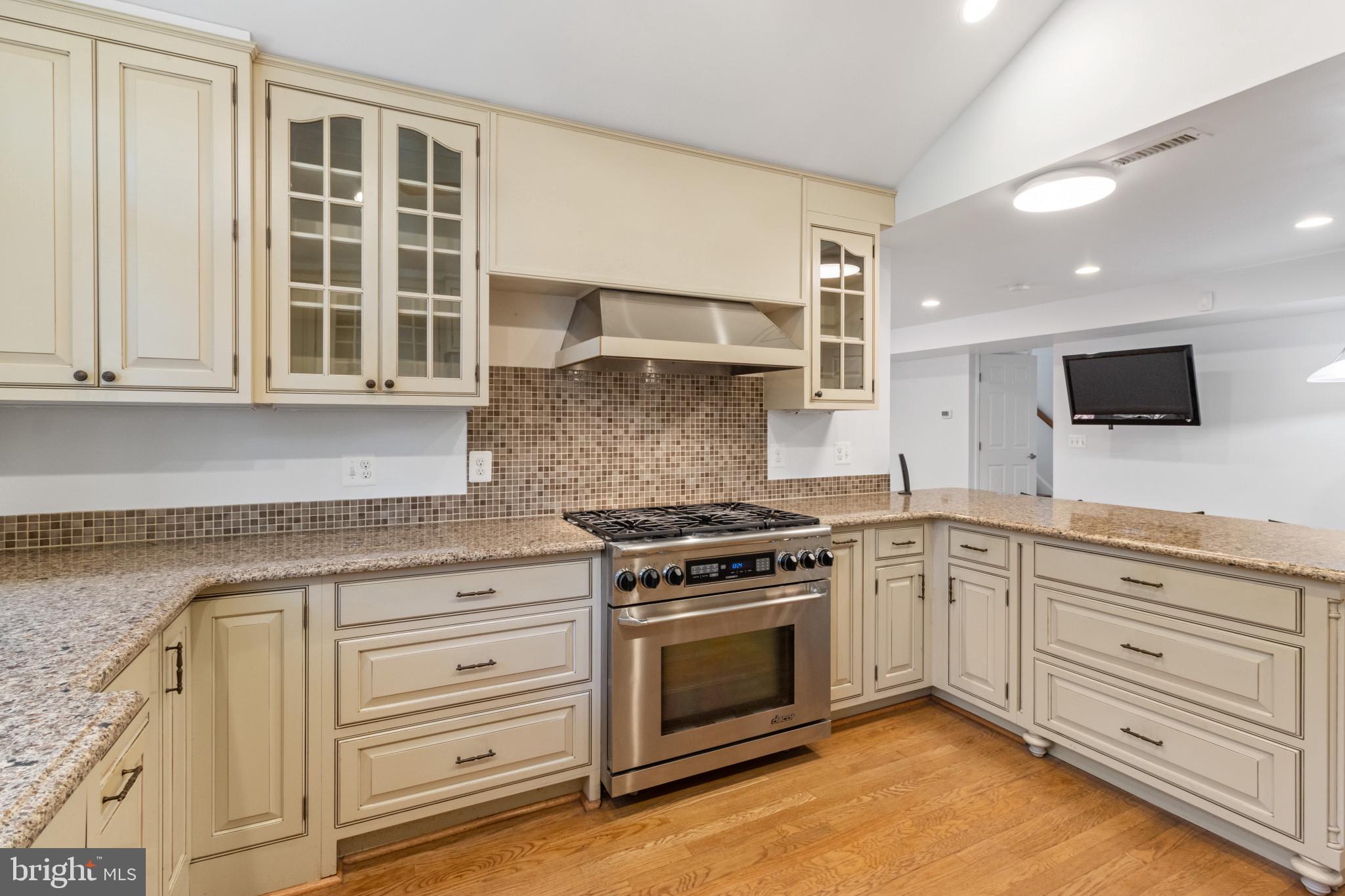 WAYNEWOOD - Residential