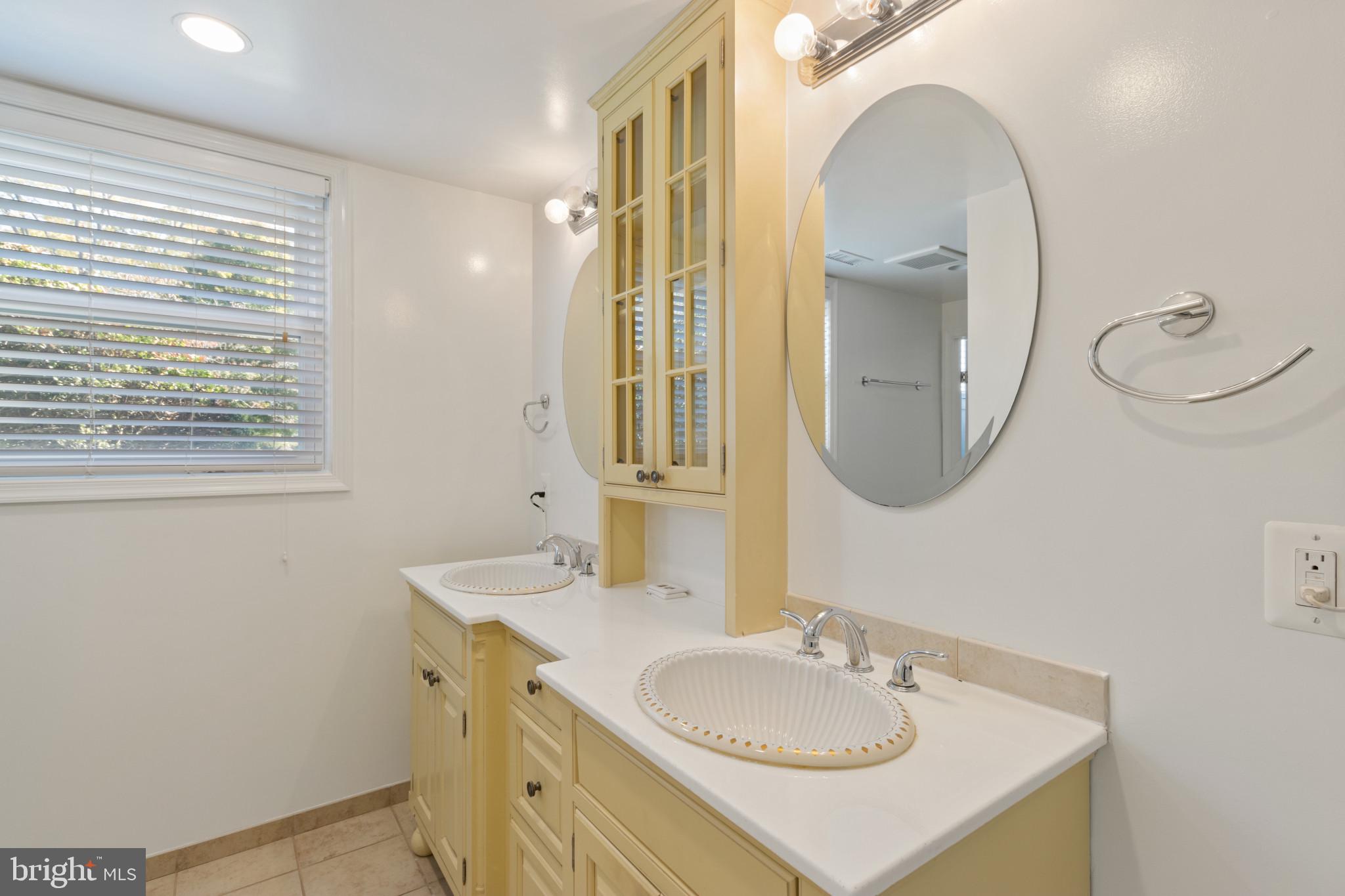 WAYNEWOOD - Residential