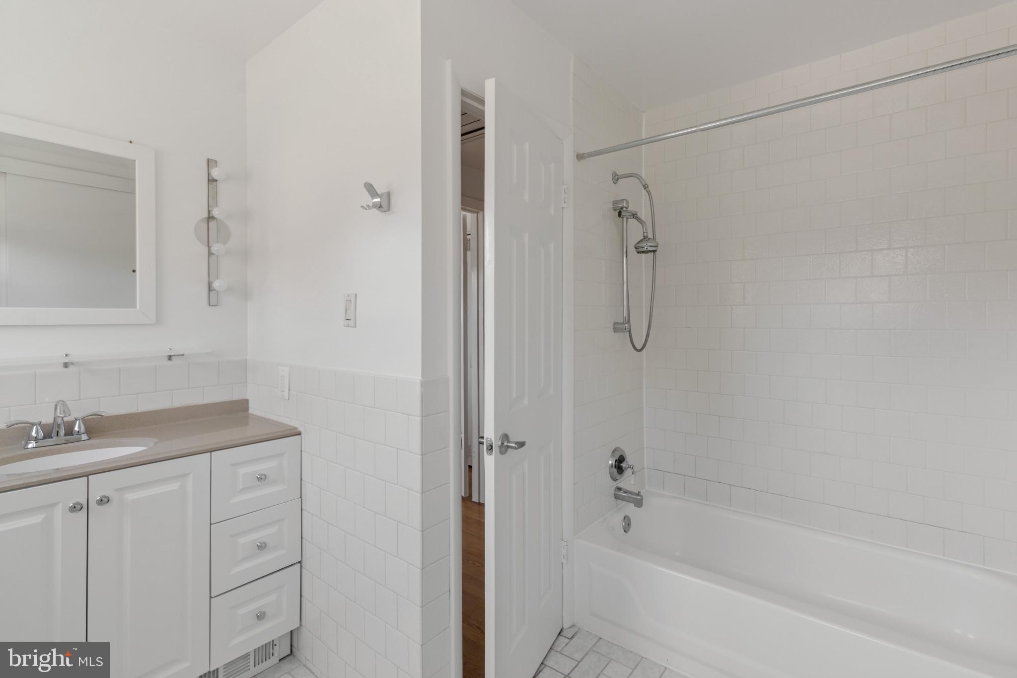 WAYNEWOOD - Residential