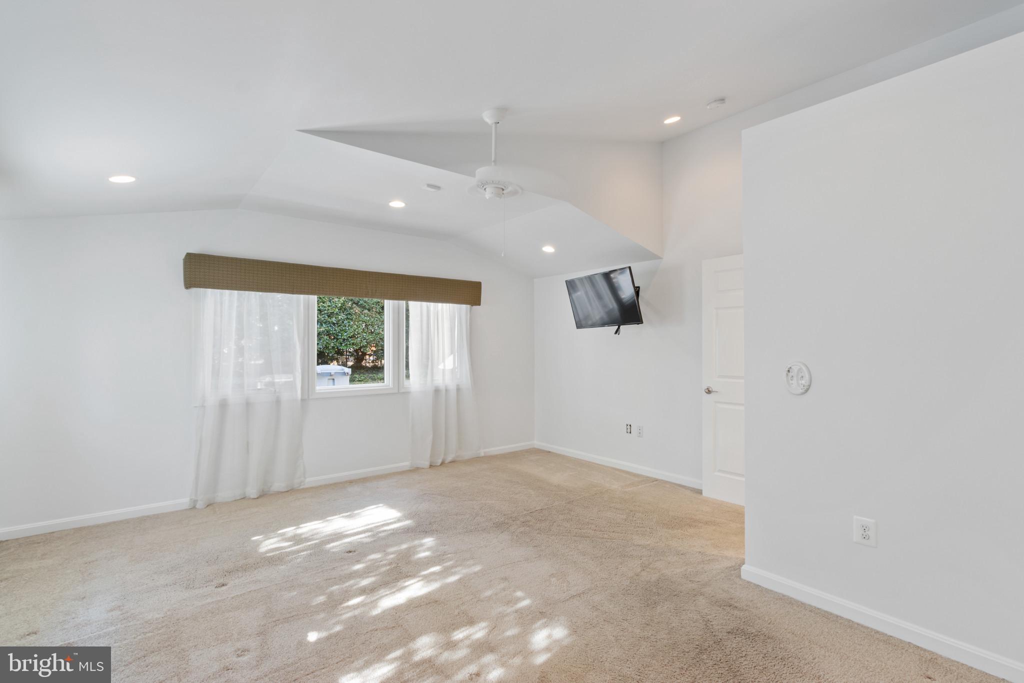 WAYNEWOOD - Residential