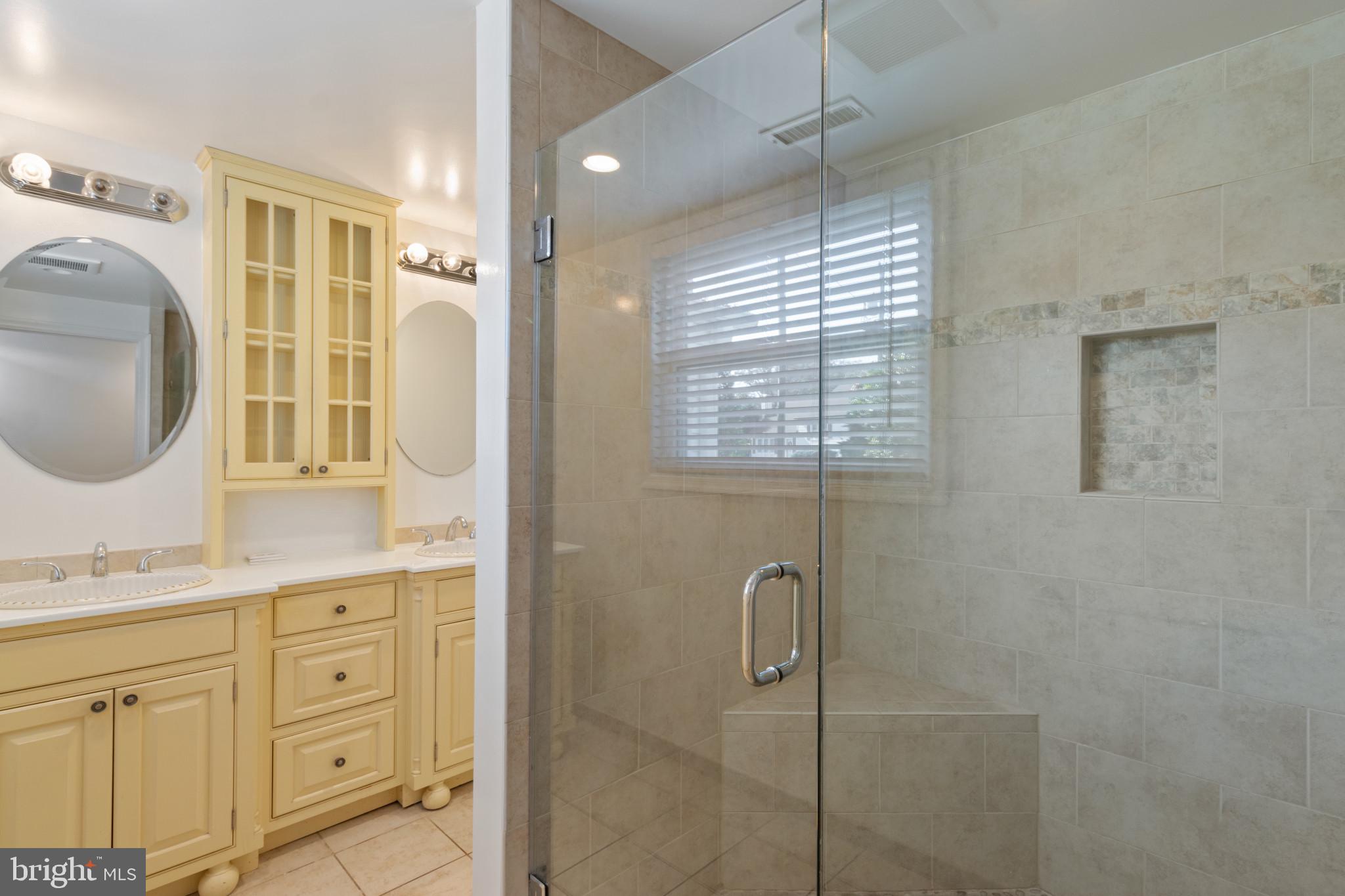 WAYNEWOOD - Residential