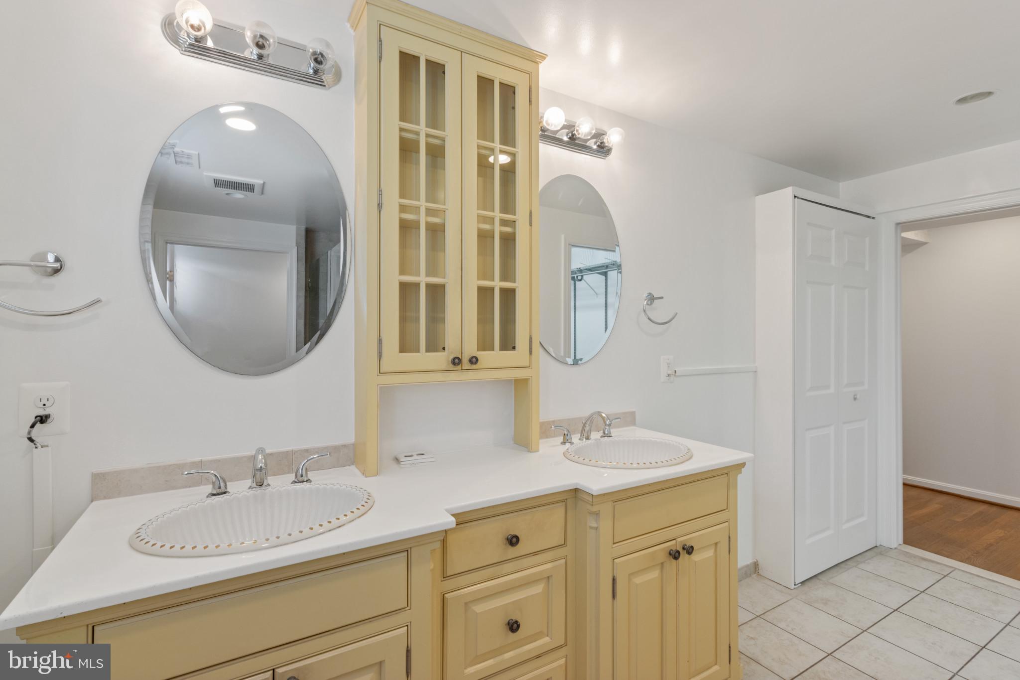 WAYNEWOOD - Residential