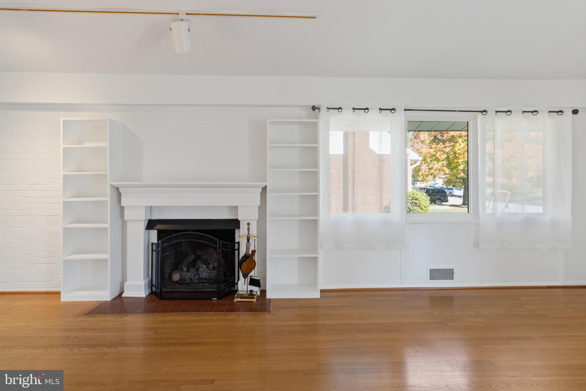 WAYNEWOOD - Residential