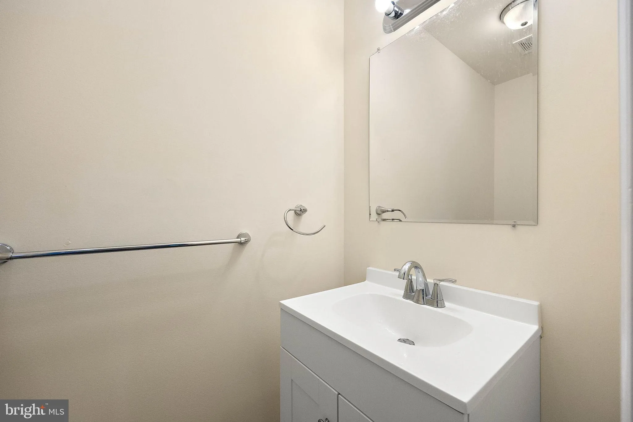 Wilmington, Delaware 19801, United States, 3 Bedrooms Bedrooms, ,3 BathroomsBathrooms,Residential,Pending,84367