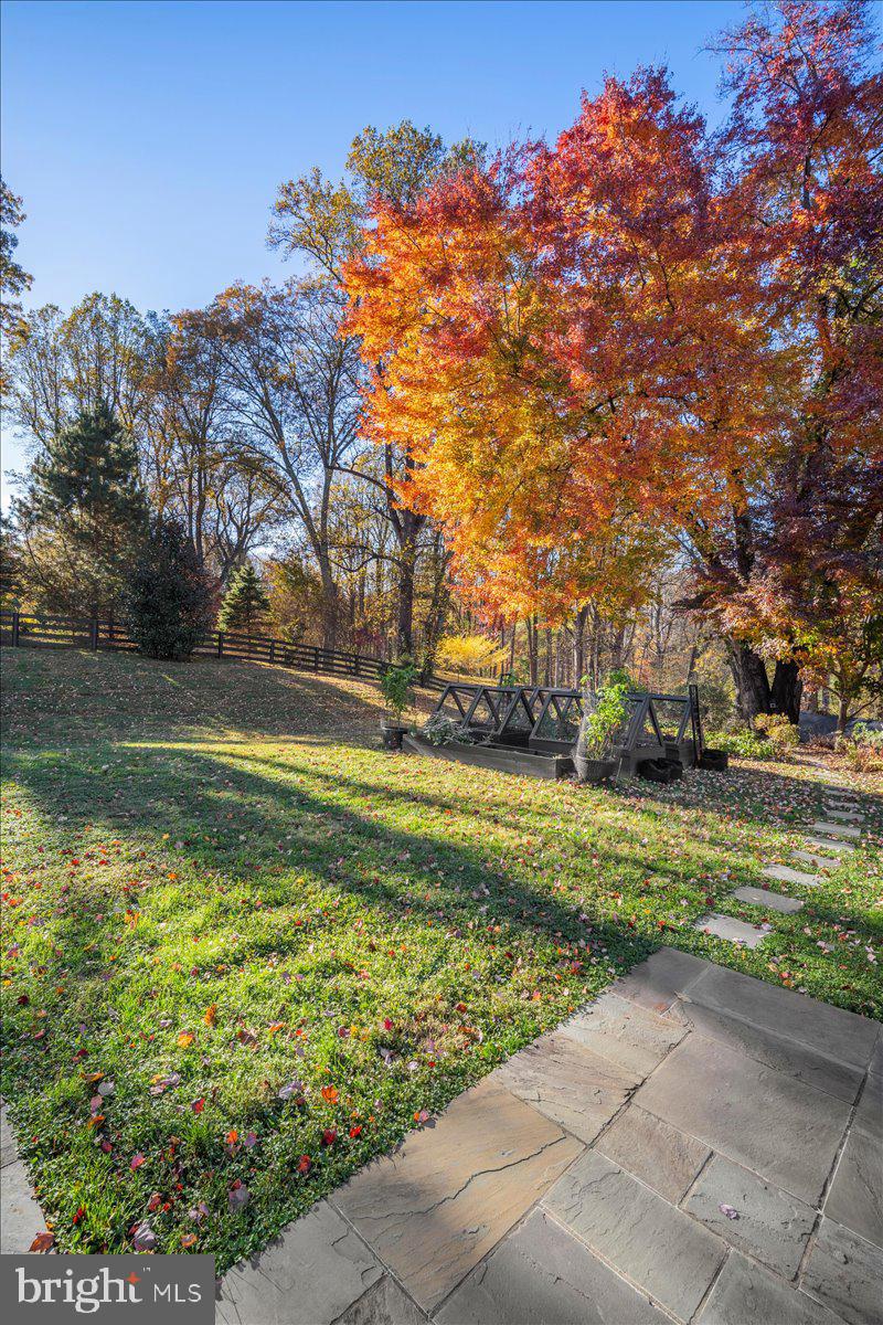 POTOMAC OUTSIDE - Residential