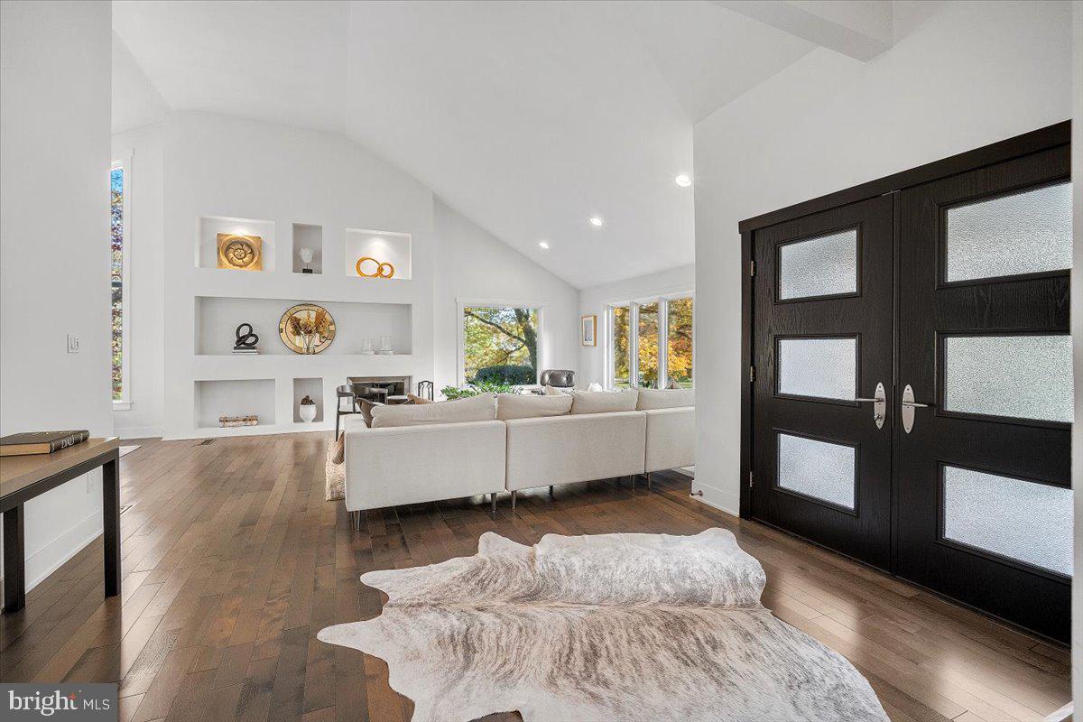 POTOMAC OUTSIDE - Residential