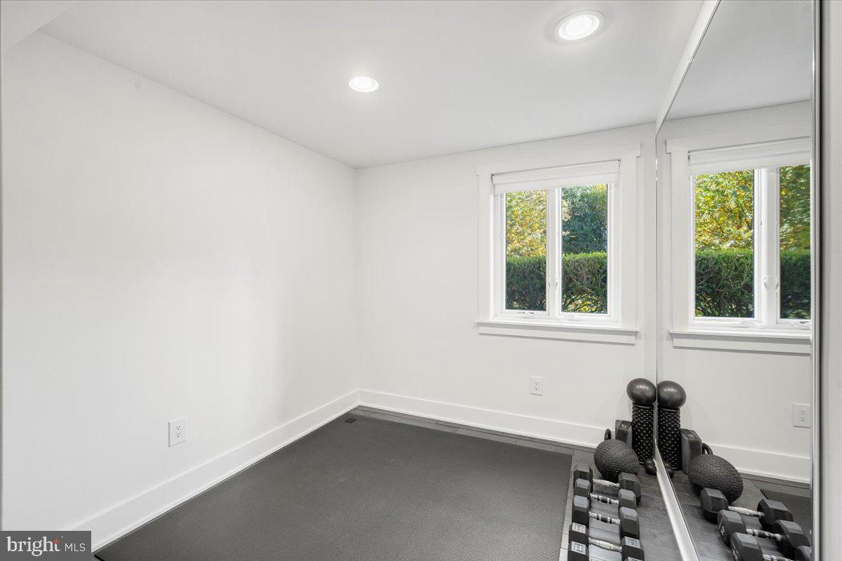 POTOMAC OUTSIDE - Residential