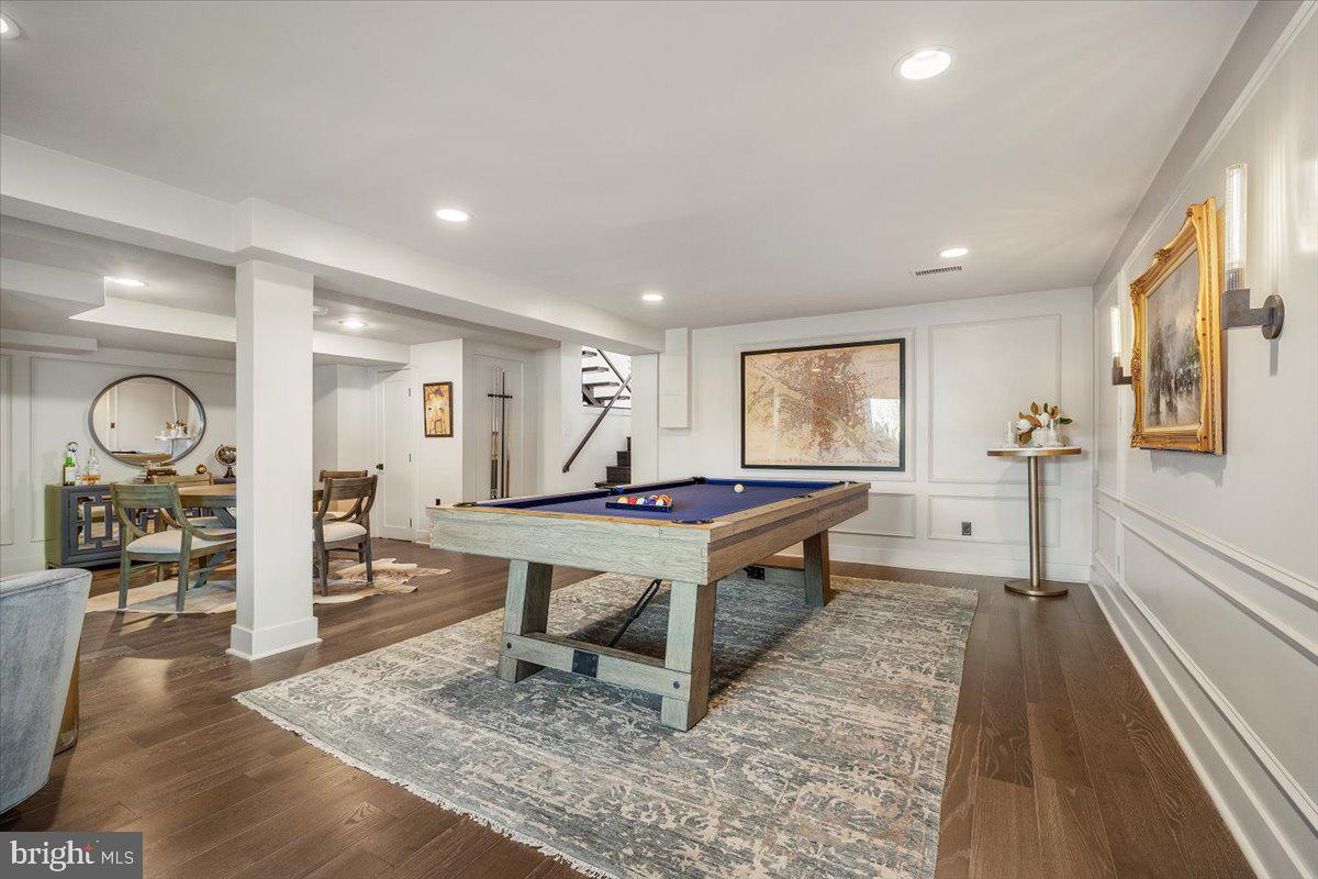 POTOMAC OUTSIDE - Residential