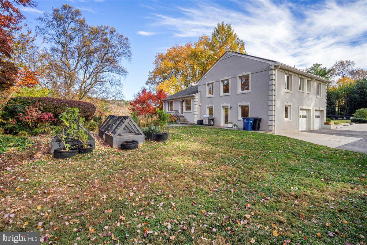 POTOMAC OUTSIDE - Residential