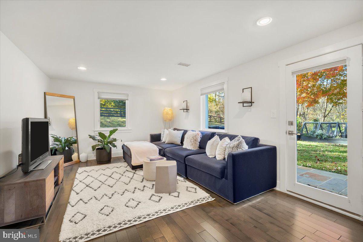 POTOMAC OUTSIDE - Residential