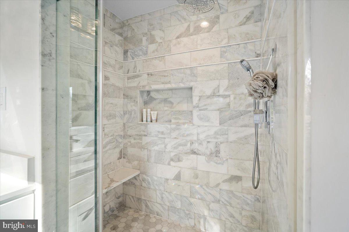 POTOMAC OUTSIDE - Residential