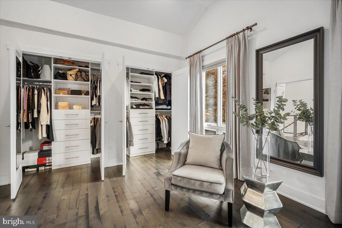 POTOMAC OUTSIDE - Residential