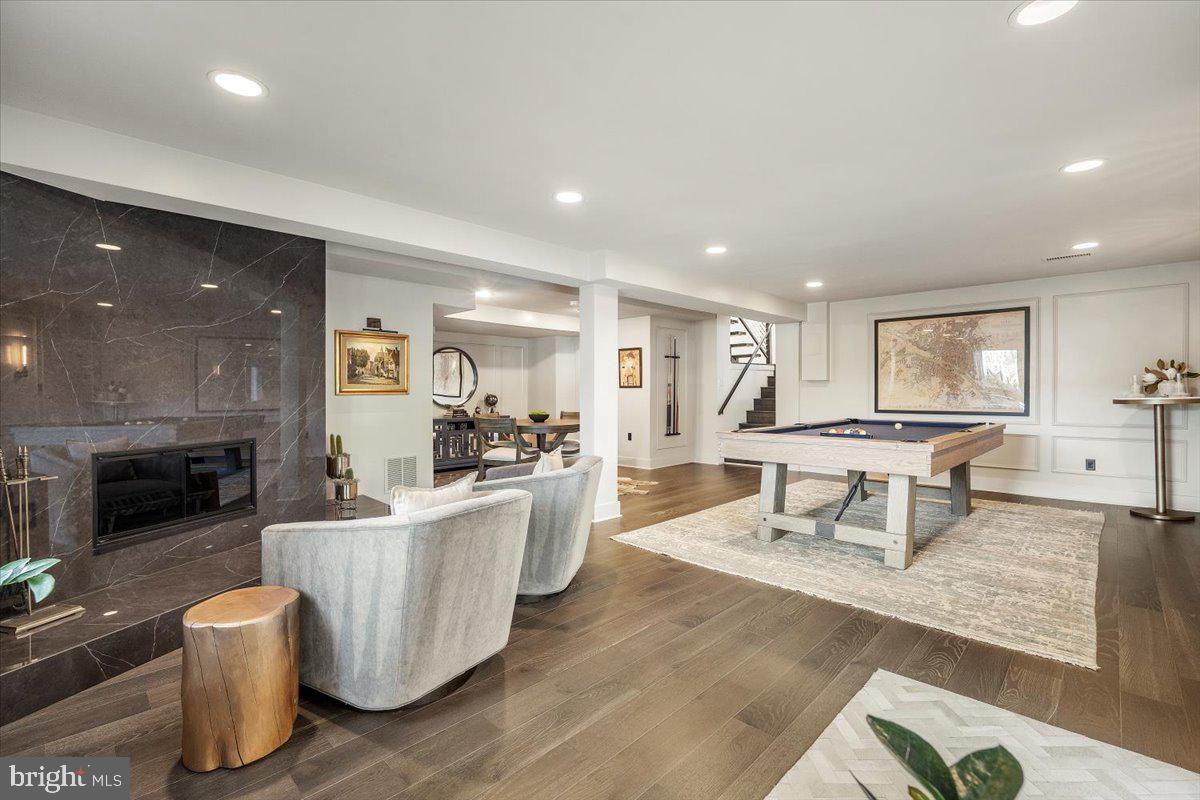 POTOMAC OUTSIDE - Residential