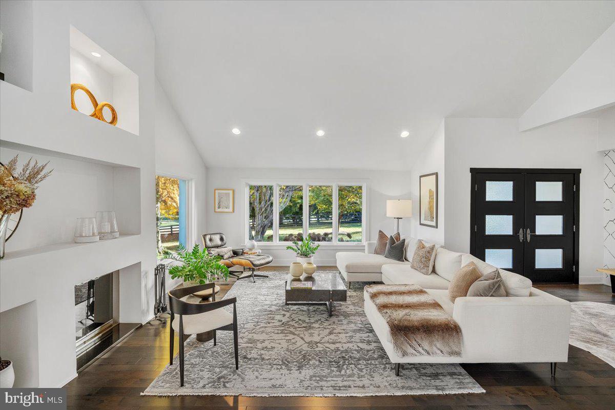 POTOMAC OUTSIDE - Residential