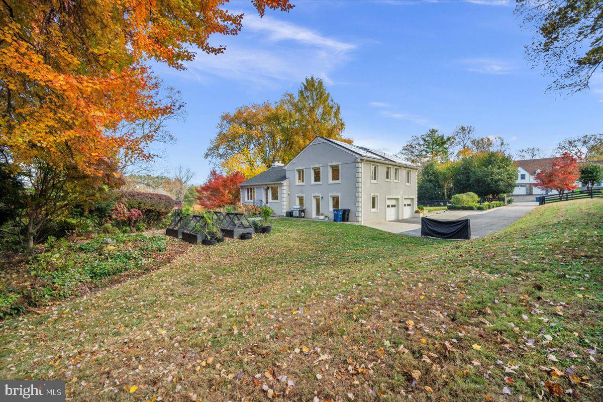 POTOMAC OUTSIDE - Residential