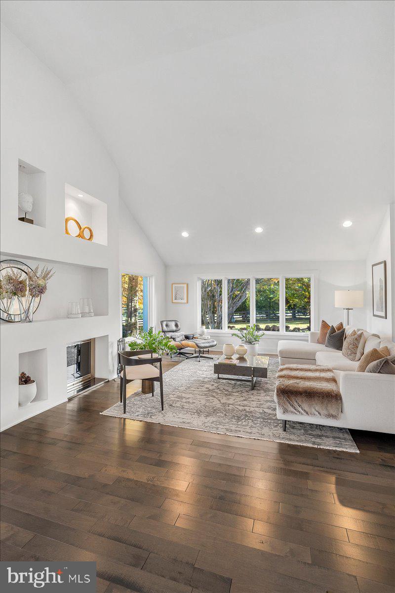 POTOMAC OUTSIDE - Residential