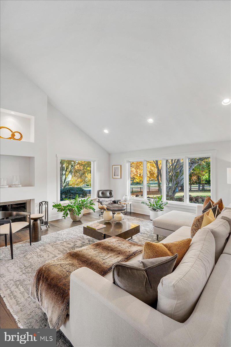 POTOMAC OUTSIDE - Residential