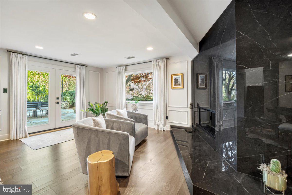 POTOMAC OUTSIDE - Residential