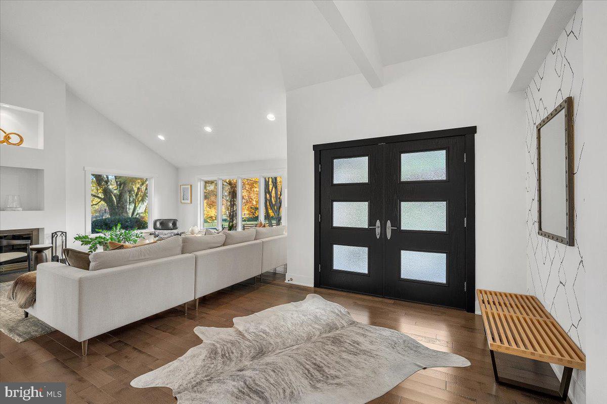 POTOMAC OUTSIDE - Residential