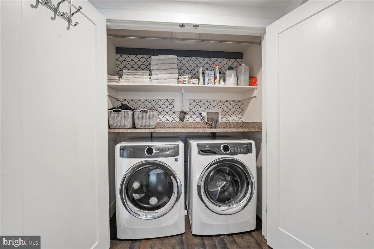 POTOMAC OUTSIDE - Residential