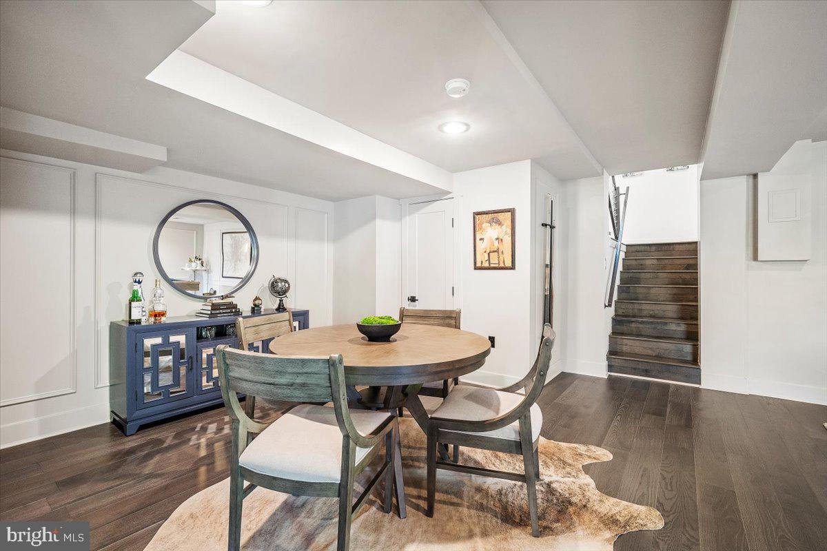 POTOMAC OUTSIDE - Residential