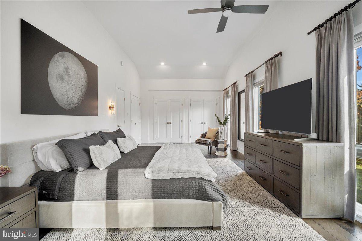 POTOMAC OUTSIDE - Residential