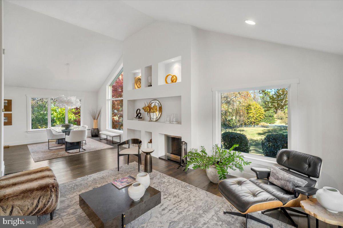 POTOMAC OUTSIDE - Residential