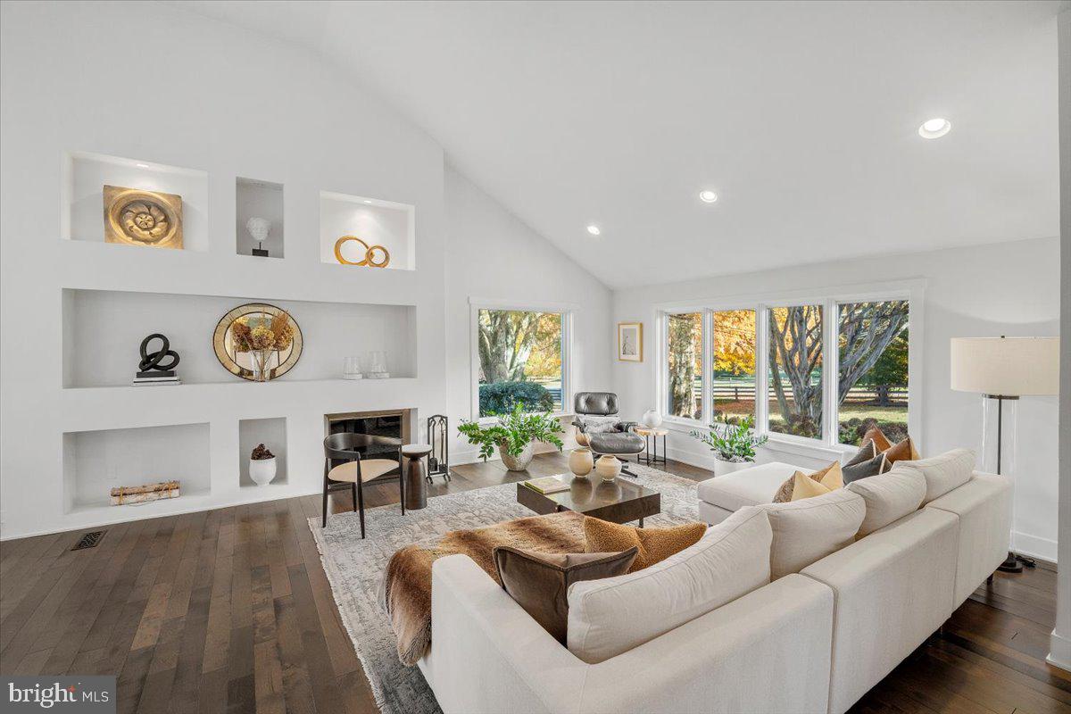 POTOMAC OUTSIDE - Residential