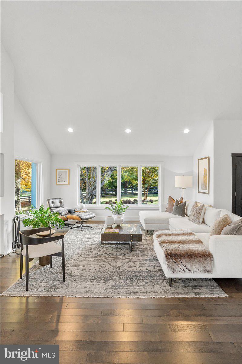 POTOMAC OUTSIDE - Residential