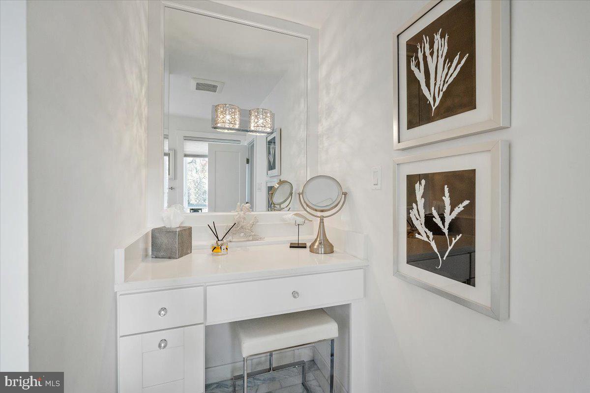 POTOMAC OUTSIDE - Residential