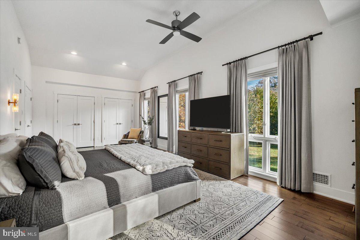 POTOMAC OUTSIDE - Residential