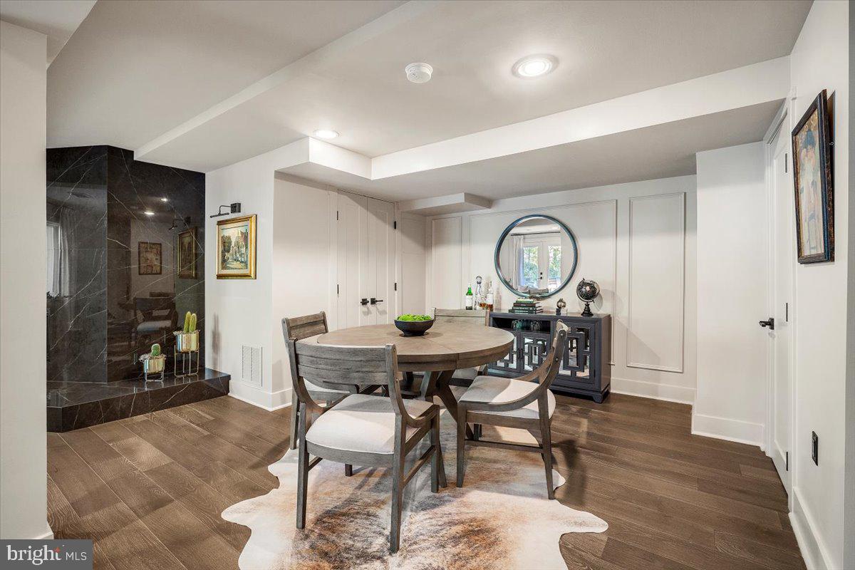 POTOMAC OUTSIDE - Residential