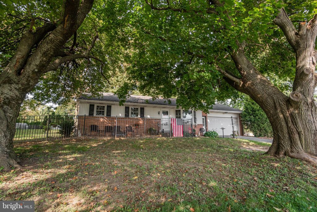Photo of 2833 BUTTER RD, LITITZ, PA 17543 (MLS # PALA2025862)