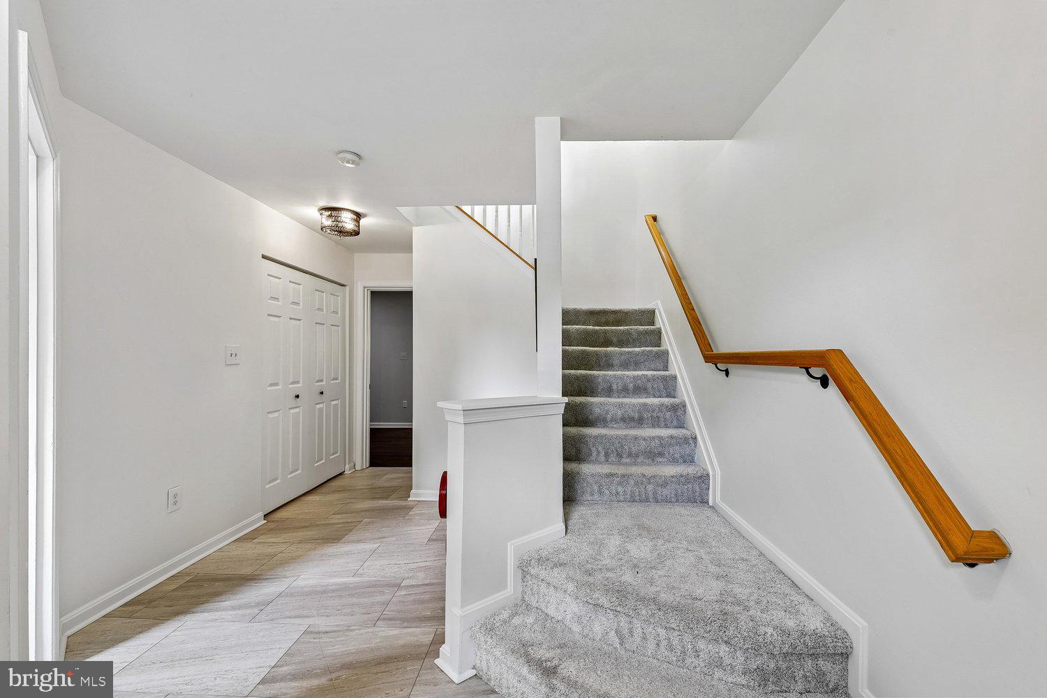 1035 CARBONDALE WAY