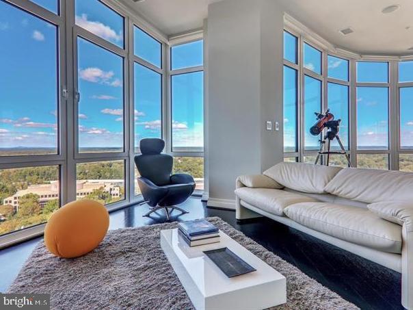 ONE PARK CREST CONDOMINIUM - Residential Lease