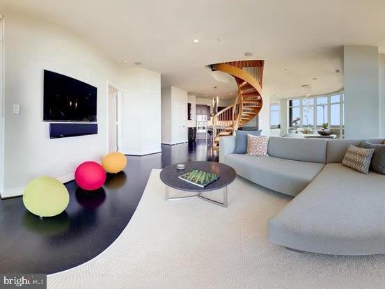 ONE PARK CREST CONDOMINIUM - Residential Lease