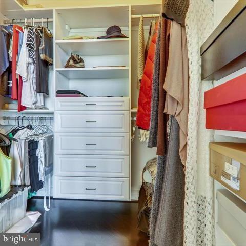 ONE PARK CREST CONDOMINIUM - Residential Lease