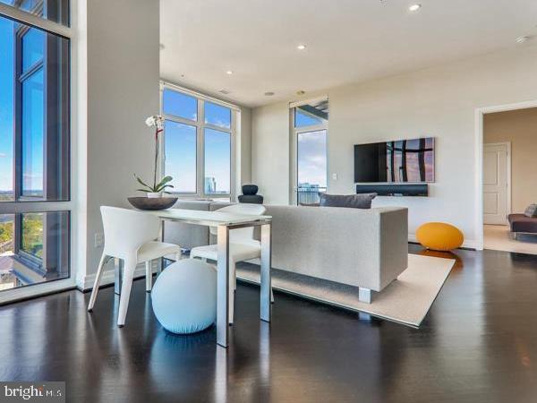 ONE PARK CREST CONDOMINIUM - Residential Lease