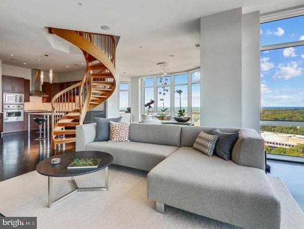 ONE PARK CREST CONDOMINIUM - Residential Lease