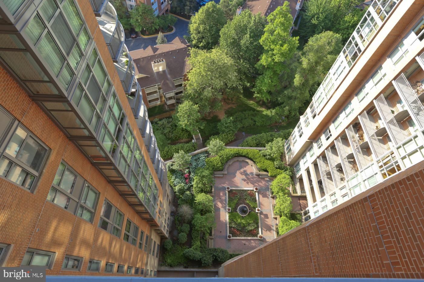 ONE PARK CREST CONDOMINIUM - Residential Lease