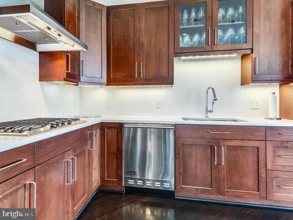 ONE PARK CREST CONDOMINIUM - Residential Lease