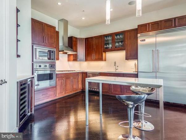 ONE PARK CREST CONDOMINIUM - Residential Lease