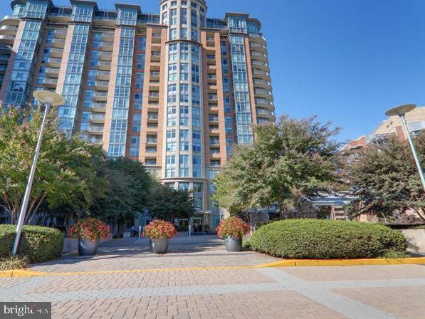 ONE PARK CREST CONDOMINIUM - Residential Lease
