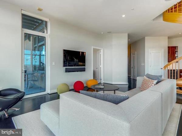 ONE PARK CREST CONDOMINIUM - Residential Lease