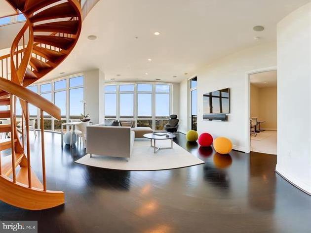 ONE PARK CREST CONDOMINIUM - Residential Lease