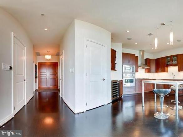 ONE PARK CREST CONDOMINIUM - Residential Lease